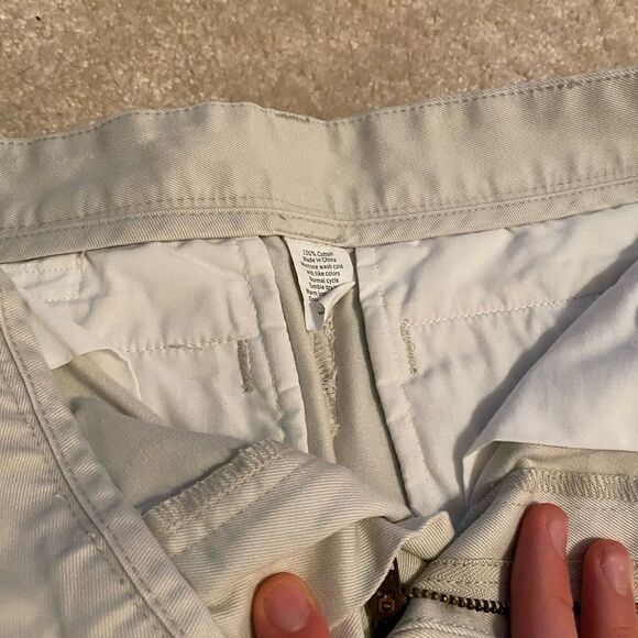 VINEYARD VINES SIZE 12 KHAKI SHORTS - Picture 8 of 8